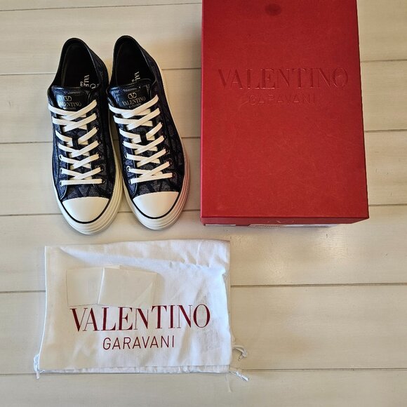 Valentino Garavani Toile Iconographe Sneakers - Size 43.5 IT - 10.5 US - Picture 2 of 13